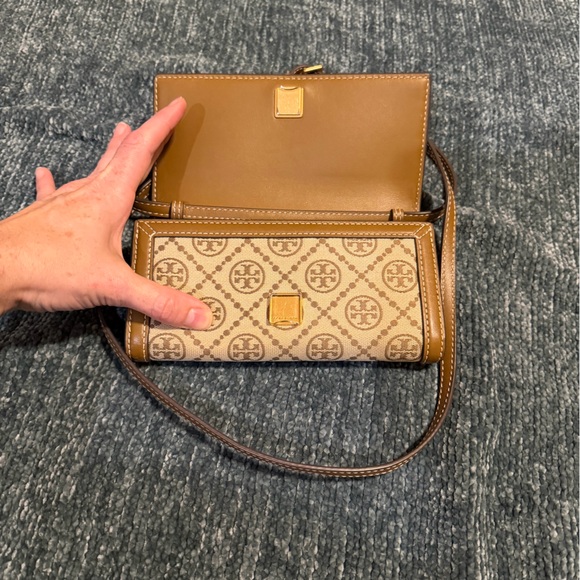 Tory Burch Logo Jacquard Attaché Wallet - Picture 6 of 8